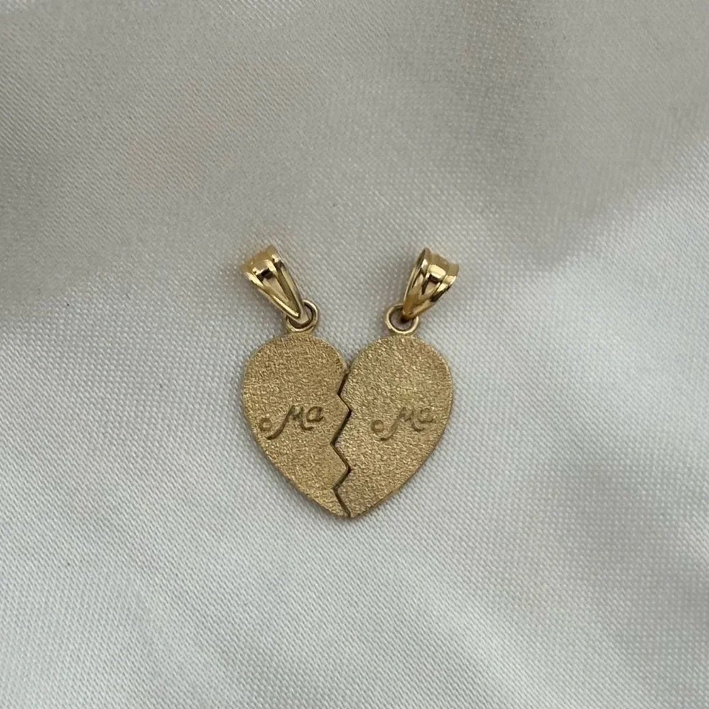 *VINTAGE* Never worn 14k Gold Michael Anthony Sister Pendant Set - Picture 3 of 5